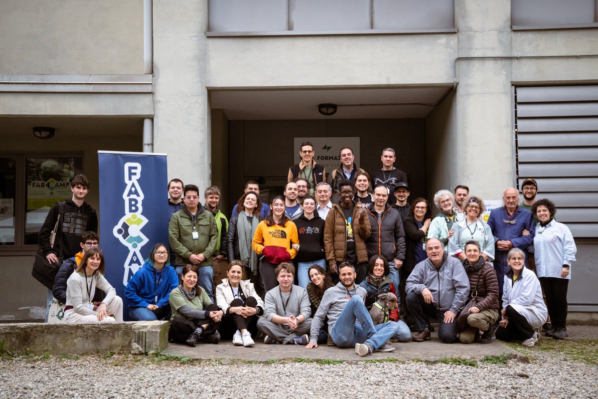 FabLabLeon's tweet image. 🧵⚡ ¡Gracias @Wedofablab por contar con Fab Lab León en vuestro Bootcamp en Italia! 🇮🇹

Nuria impartió un taller de textiles con electrónica para jóvenes, ¡y fue todo un éxito! 👕🔌

#WeDoFabLab #FabLabLeón #TextileElectronics #STEAM #Makers