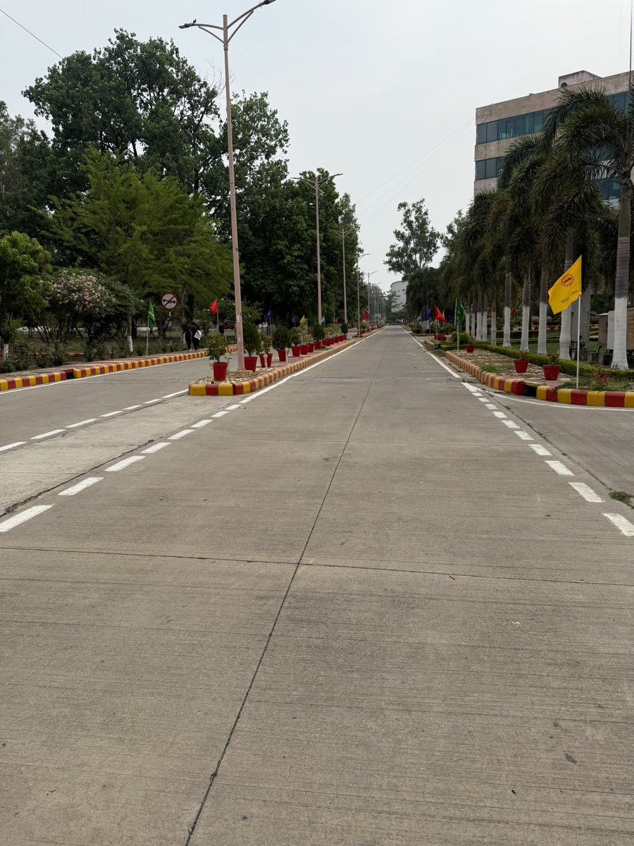 Ssuhani_surgeon's tweet image. There is an element of calmness on the roads of @aiimsrishi ..
Gratitude for their hospitality 

#MedicalSimulation #BreastSurgery #EndocrineSurgery #GeneralSurgery