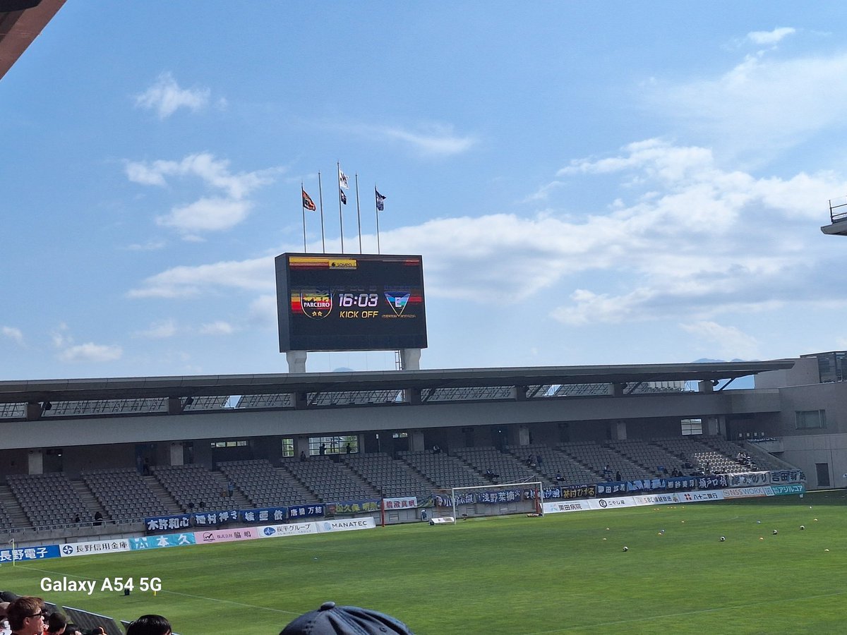 P7mkwdzpfnTtU5K's tweet photo. 勝負の世界なので結果は残念でしたが、レディースで久しぶりに多く方にお越しいただきました
改めて知ってもらえる機会になったのではないでしょうか
これを機にトップレディースを更に盛り上げていきたいですね！
＃ORANGEwithYOU
＃acnp
＃acnpl
＊転売はいけません
よろしくお願いします🙇 https://t.co/1HjZkkVmYt