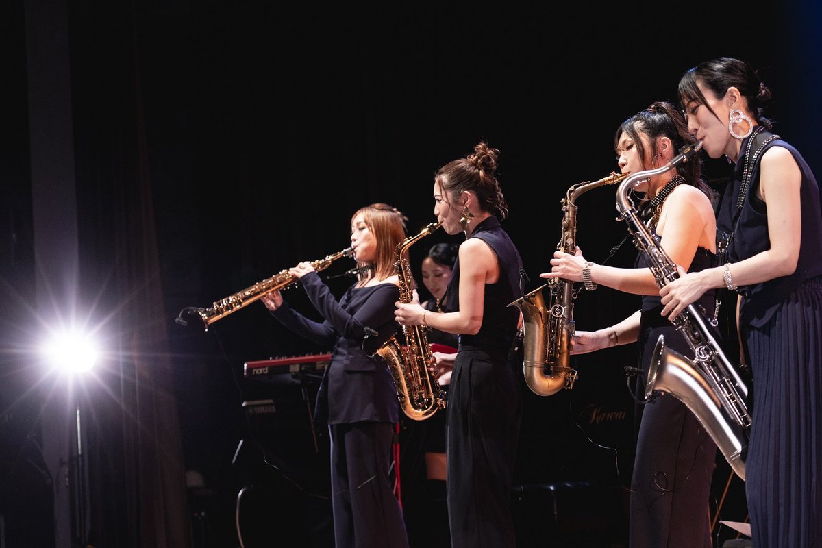 wakanasax_'s tweet image. THE JAZZ AVENGERS 活休前ラストライブ🔥アルテリッカしんゆり2025

感謝しても感謝しきれないくらいのたくさんの応援、支えてくださるスタッフの皆様、何より最高なメンバーのみんな
本当にありがとうございました🥹❤️‍🔥

さらに成長できるよう頑張ります🔥🎷

Photo by @KOSERIE 
#ジャズアベ