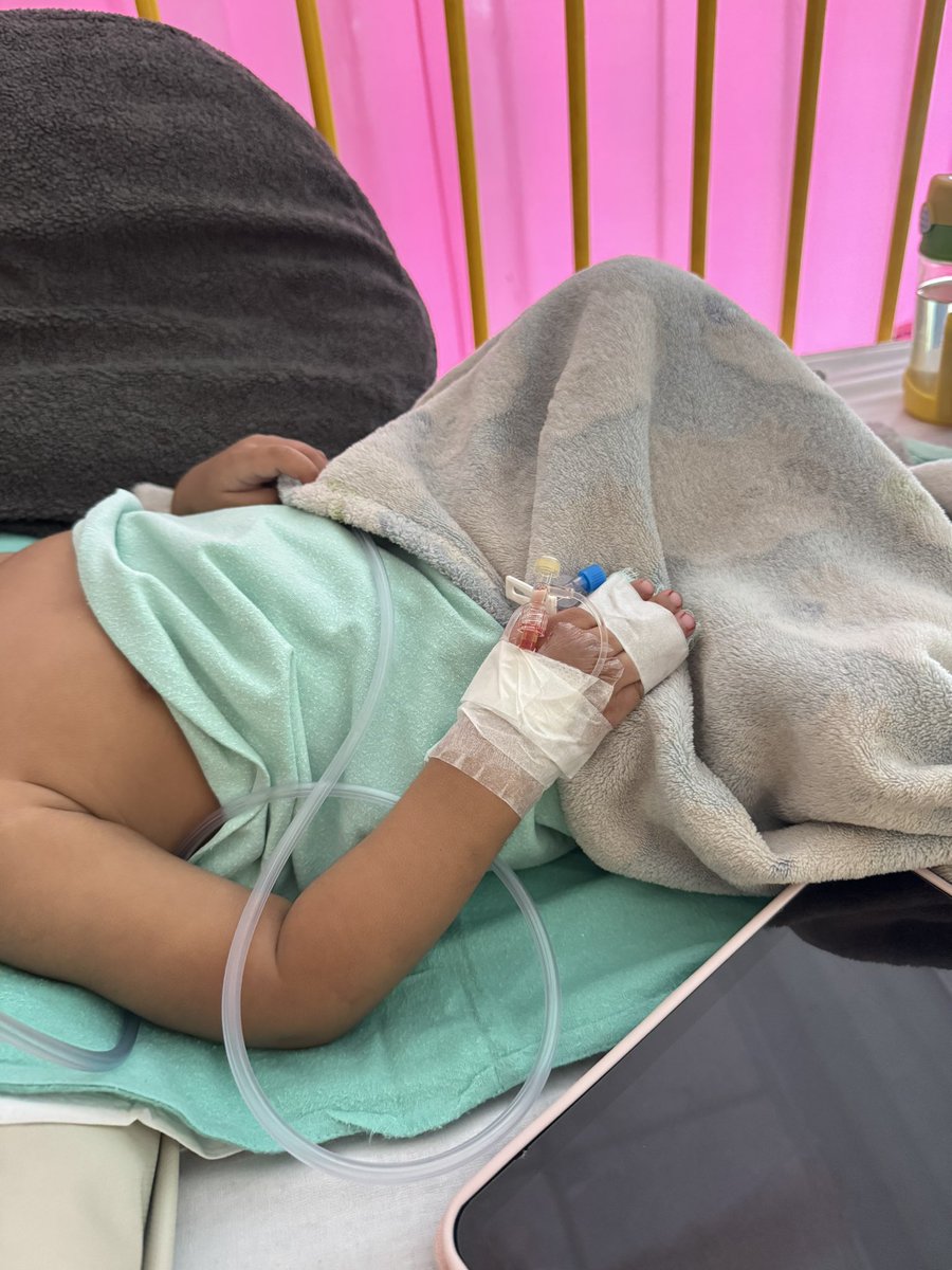 Salam korang baby aku kena tahan wad sebab demam, doakan baby aku ya 😭😭