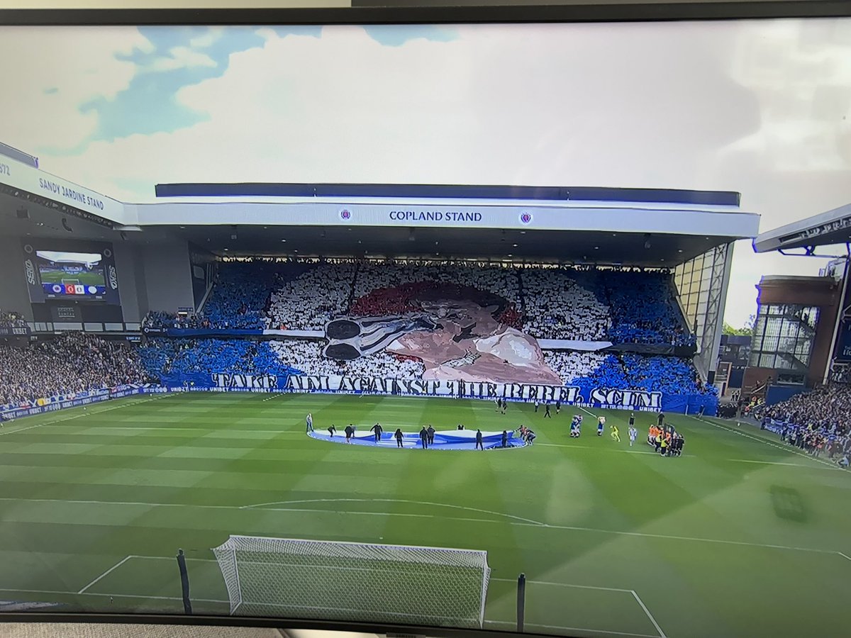 Is that shot gun pointing right at the fenian bastards in the ground?