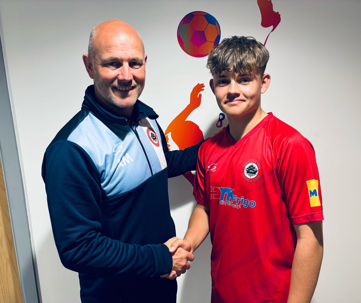 Young Max Wilson (16) made his Lincs League debut yesterday. 

The graduate from the highly successful Immingham Town U17s making his first transition into Men’s football! 👏🏻👏🏻👏🏻