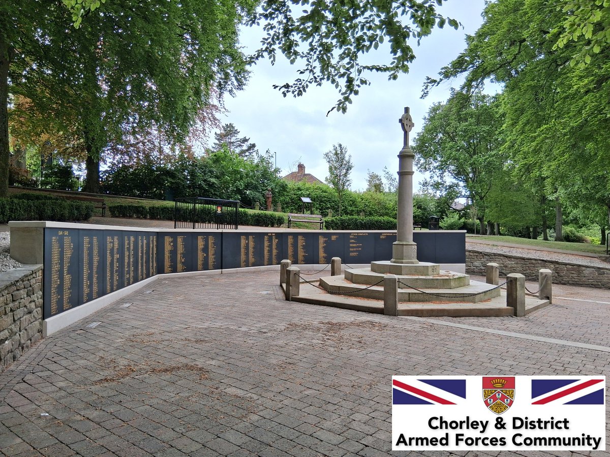 Ahead of VE Day on Thursday 8th May, the refurbished Roll of Honour wall behind Chorley &amp; District War Memorial in Astley Park, is now complete and clear for people to view. It looks great.
🇬🇧
#Chorley #Lancashire #astleypark #warmemorial #VEday80