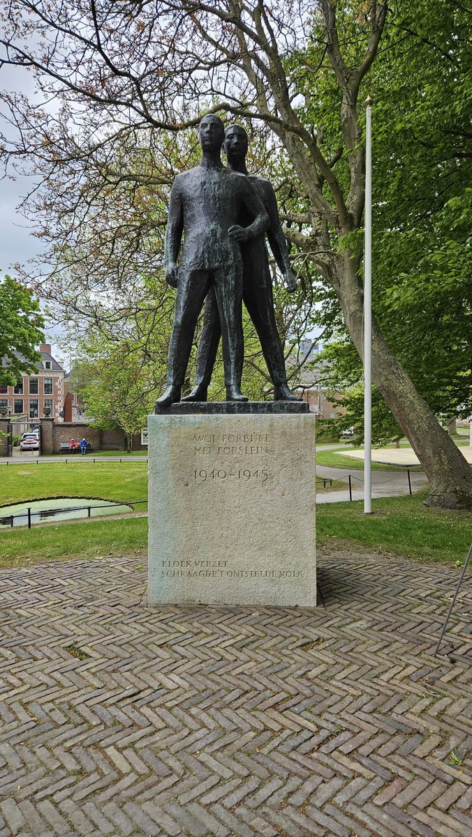 Vanavond herdenken we de slachtoffers van WO II en van oorlogssituaties en vredesoperaties daarna. Om 20.00 uur zijn we 2 minuten stil. Bij de provinciale herdenking in de Prinsentuin is Jim Parks (100) aanwezig, de laatste nog levende veteraan die in april ‘45 Fryslân bevrijdde.