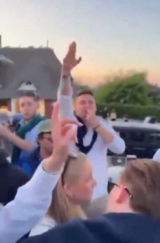 Unpolitische Fans sobald sie den Auswärtsblock des Millerntorstadions betreten