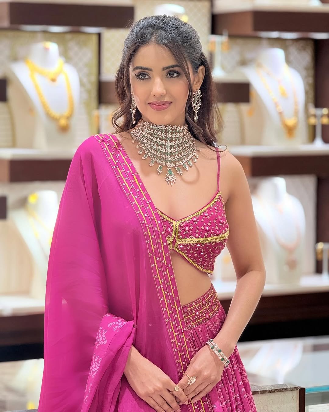 GqGcYMzaYAAUvu7?format=jpg&name=large