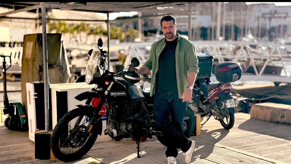 Shayne Ward (@shaynetward) on Twitter photo “But I ain’t worried ‘bout it right now (right now)
Keeping dreams alive, 1999, heroes” 🎵
#yesterday #was #fun #topgun #motorcycle #vintage #classic #pose #speed #onerepublic #iaintworried
📸: <a href="/moviegoblin/">Steve Hughes</a> “But I ain’t worried ‘bout it right now (right now)
Keeping dreams alive, 1999, heroes” 🎵
#yesterday #was #fun #topgun #motorcycle #vintage #classic #pose #speed #onerepublic #iaintworried
📸: <a href="/moviegoblin/">Steve Hughes</a>