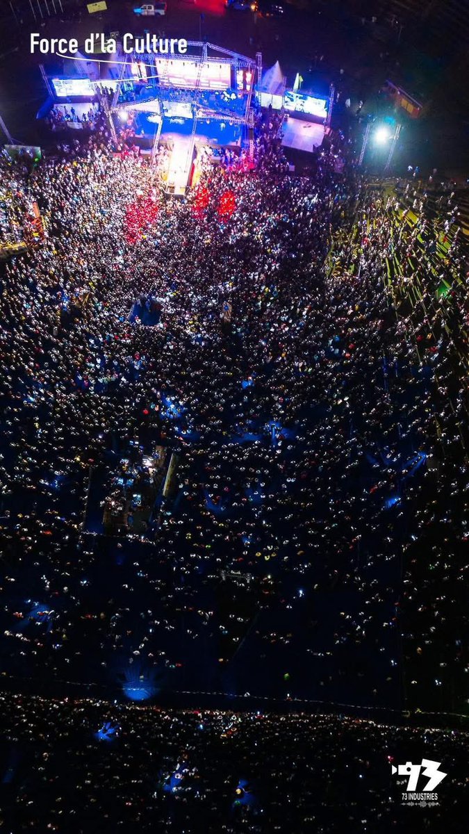 FasoMusick's tweet photo. Félicitations à #FLOBY pour ce concert exceptionnel, un moment de pure magie musicale. L'énergie de Floby a électrisé tout le stade, créant une communion incroyable avec le public. Sa voix puissante et ses mélodies entraînantes ont résonné dans tout Ouagadougou.
#Fasomusic https://t.co/2l5z3z2whh
