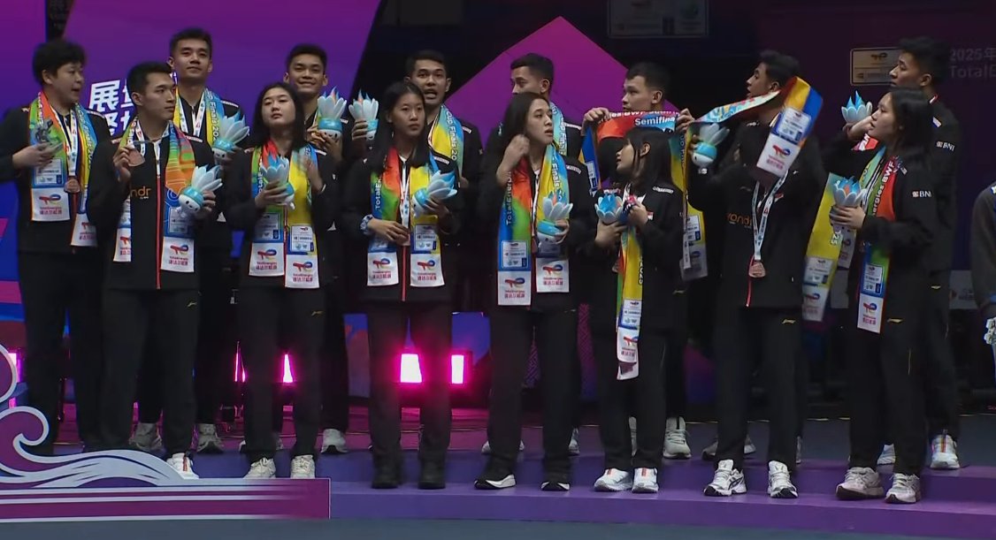 BadmintonTalk's tweet photo. #SudirmanCup2025 - Medalists

🥇CHINA
🥈KOREA
🥉INDONESIA
🥉JAPAN

Congratulations to all medalists!

#Xiamen2025 https://t.co/f6S1istgE9