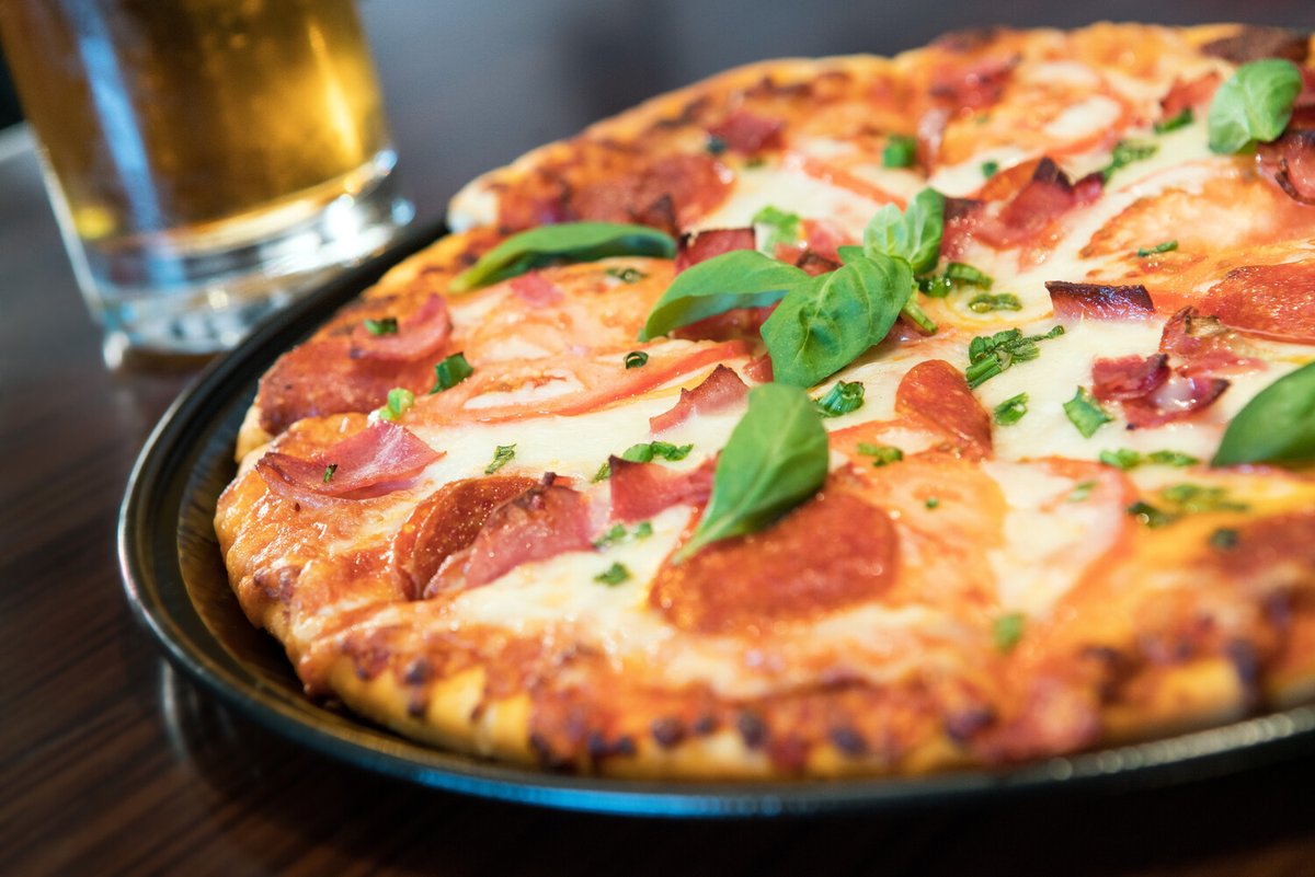 FPIkotEkpene's tweet photo. Start your Monday with pizza. Tell us your favorite slice and let’s make your pizza dreams come true! Every week deserves a tasty beginning.
#PizzaMonday #MondayMotivation #Fourpoints #Bars https://t.co/cmF02LGTMr