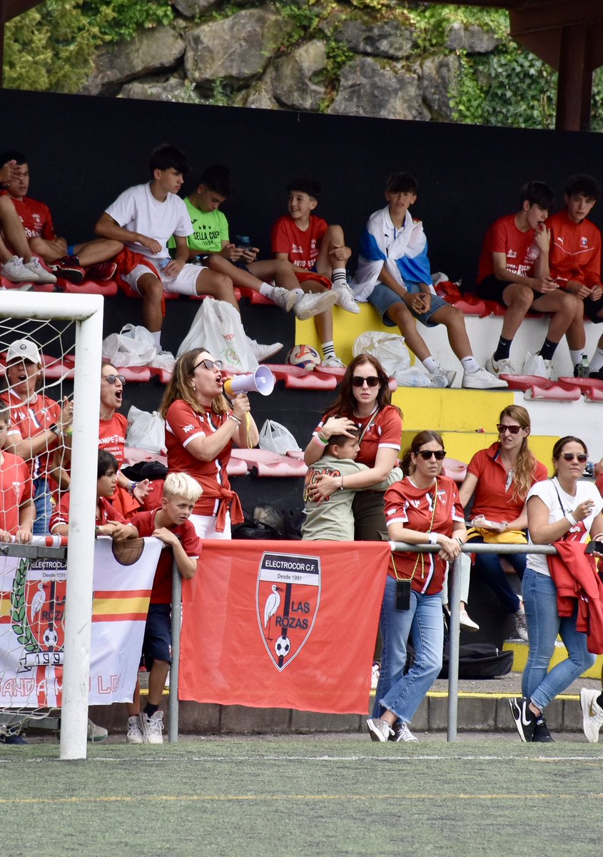 💐 Feliz día a todas las mamás de <a href="/ELC_Las_Rozas/">Electrocor Las Rozas C.F.</a> 

🔴⚪️