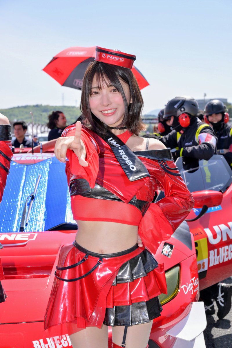 SUPER GT300 第2戦富士🗻
私たちが応援する6号車がなんと‼️まさかまさかの、予選27番からの本日決勝で大逆転1位🏆💖
奇跡を目の当たりにした瞬間でした😭😭😭
RA1年目でその経験はすごいねってみんなに言って貰えて本当に嬉しいし感動でした✨️

引き続き6号車の応援をよろしくお願いします🏎 https://t.co/LrBLFMZg0t