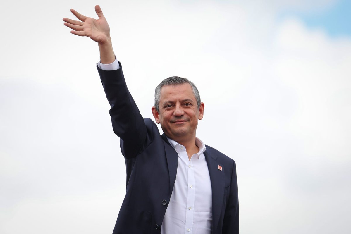 Dün Konya meydanını umutla dolduran milyonların iradesi, bugün korkakça bir saldırıyla sindirilemez!

Genel Başkanımız Özgür Özel dimdik ayakta, biz buradayız!

Bu ülkeyi değiştirmeye kararlıyız. Geri adım yok!

#ÖzgürÖzelYalnızDeğildir
#karanliğatesli̇molmayacağiz