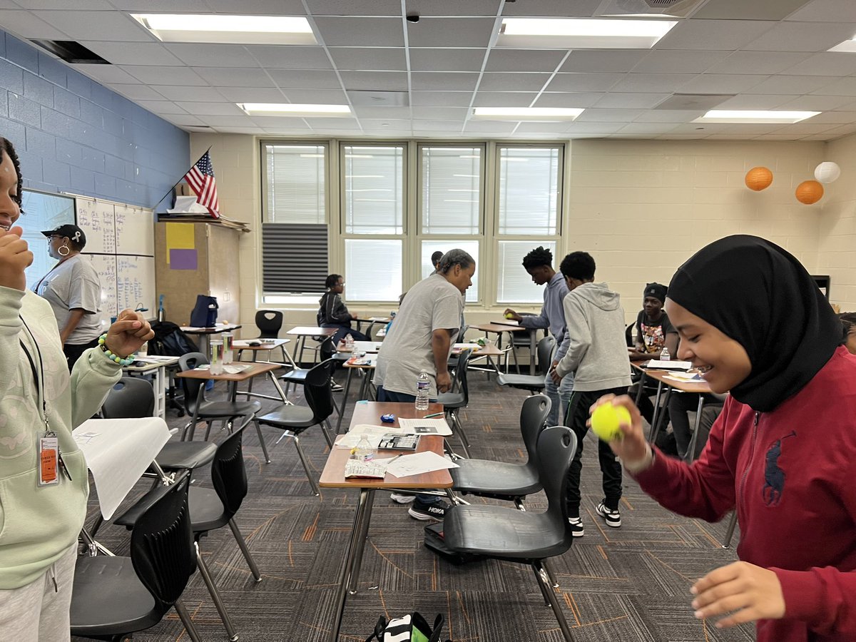 DrBennettR2's tweet image. ❤️ our collaboration with @LongleafMiddle @spmeagles @R2eSchool @KMMPMPanthers These students and teachers are honing Algebra skills in preparation for the EOC. #SaturdayMood #Bootcamp #Choose2LevelUp #StudentEngagement @RichlandTwo