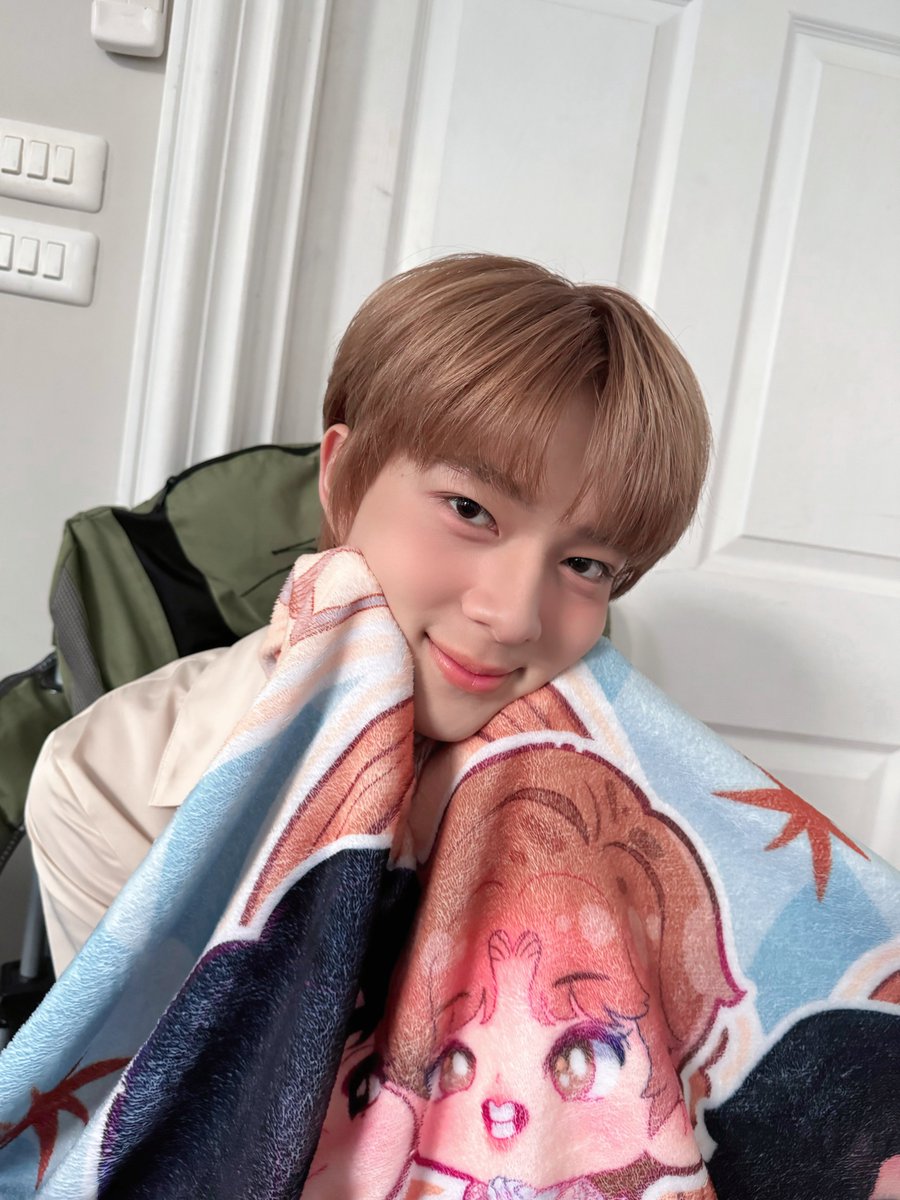 TheNextPrinceTH's tweet photo. ข้ามฟ้าเคียงเธอ The Next Prince Series 👑⚔️

คุณหนูน้องนินแวะมาส่งความน่ารักให้ชาวเอมมาลีค่ะ ☺️ วันหยุดของทุกคนเป็นยังไงกันบ้างคะ ~ ใกล้มืดแล้วอย่าลืมทานมื้อเย็นด้วยนะคะ 🥰🫶🏻

The Next Prince Q58
#ข้ามฟ้าเคียงเธอQ58 https://t.co/3KuyYNHz8d