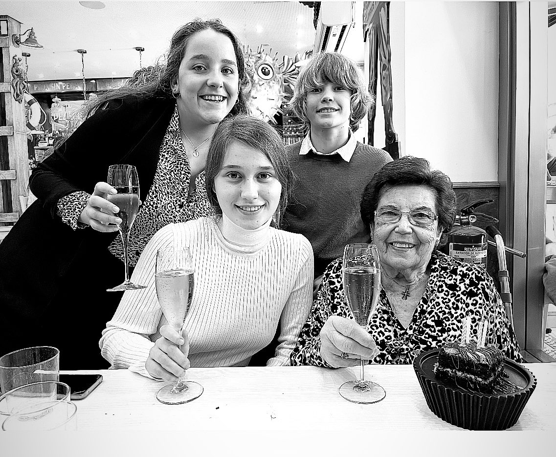 Te quiero mami. 
Te queremos abueli. 
Te echamos mucho de menos. ❤️‍🩹