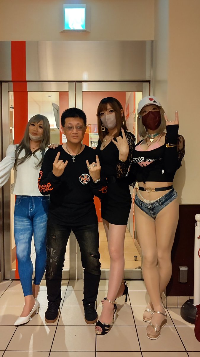 まさかの超絶美女３人と、ハーレムショットあっざ～っす🤘🥰🤘