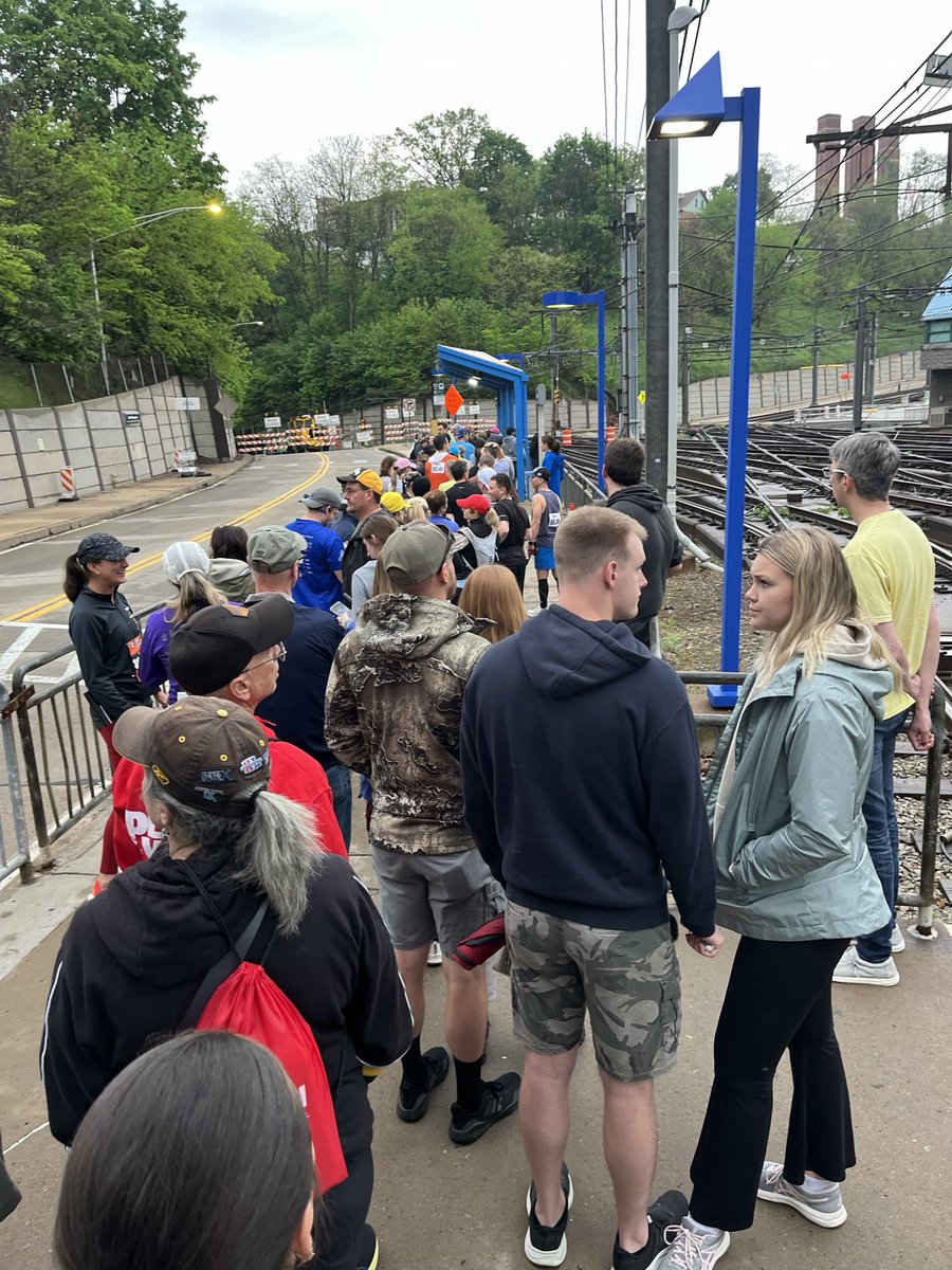 jatara_'s tweet image. A big day in Pittsburgh as tens of thousands of runners participate in the Pittsburgh Marathon! We have live coverage all morning.
New: Some runners told us they were delayed due to problems on the T. They say power lines are down and everyone had to exit and wait for shuttles.