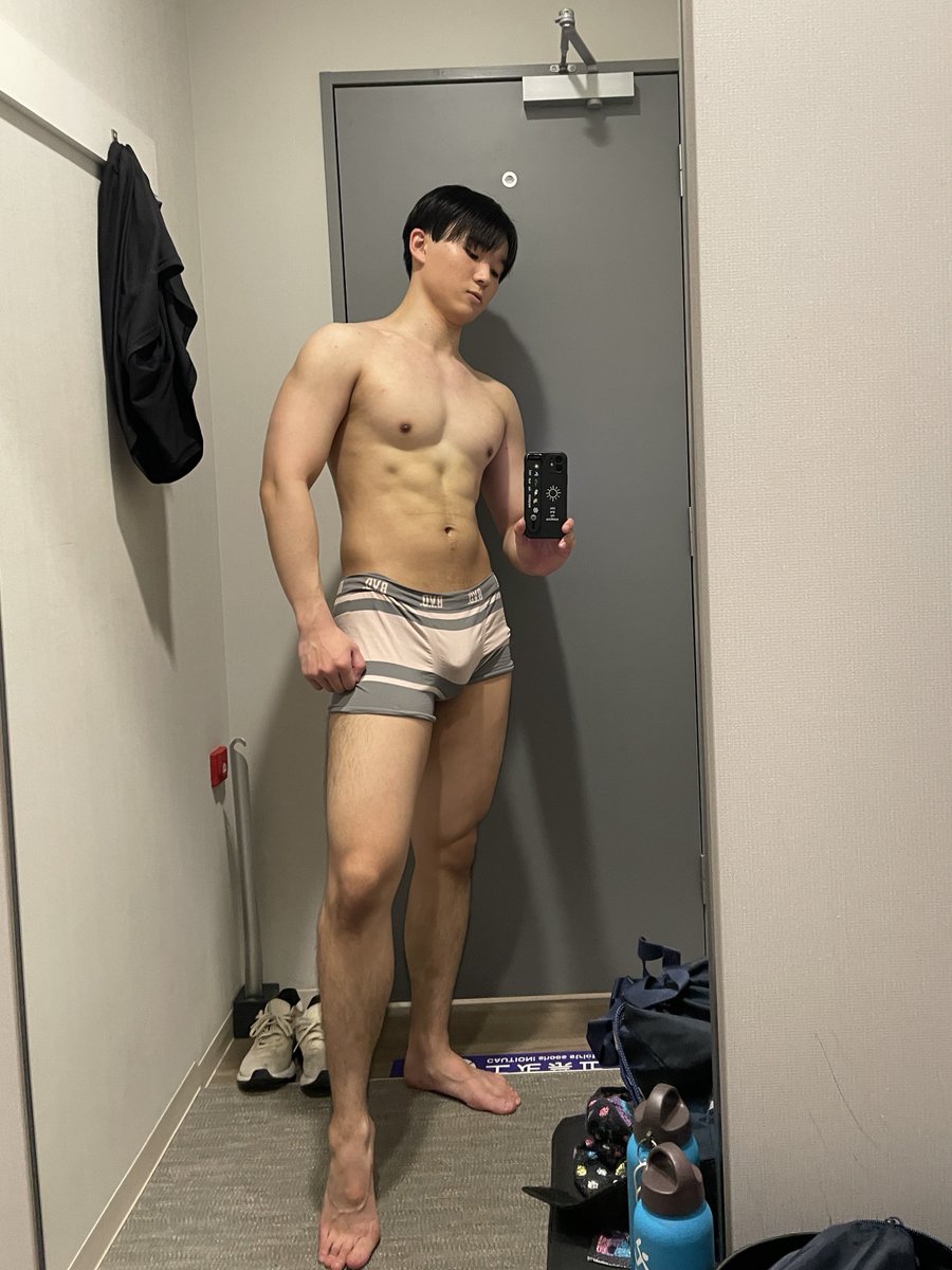 アブローラー100回962日
スクワット100回22日目
腕立て100回22日目

2kgくらい痩せてきた〜
夏に向けて筋トレ頑張っていきます！！