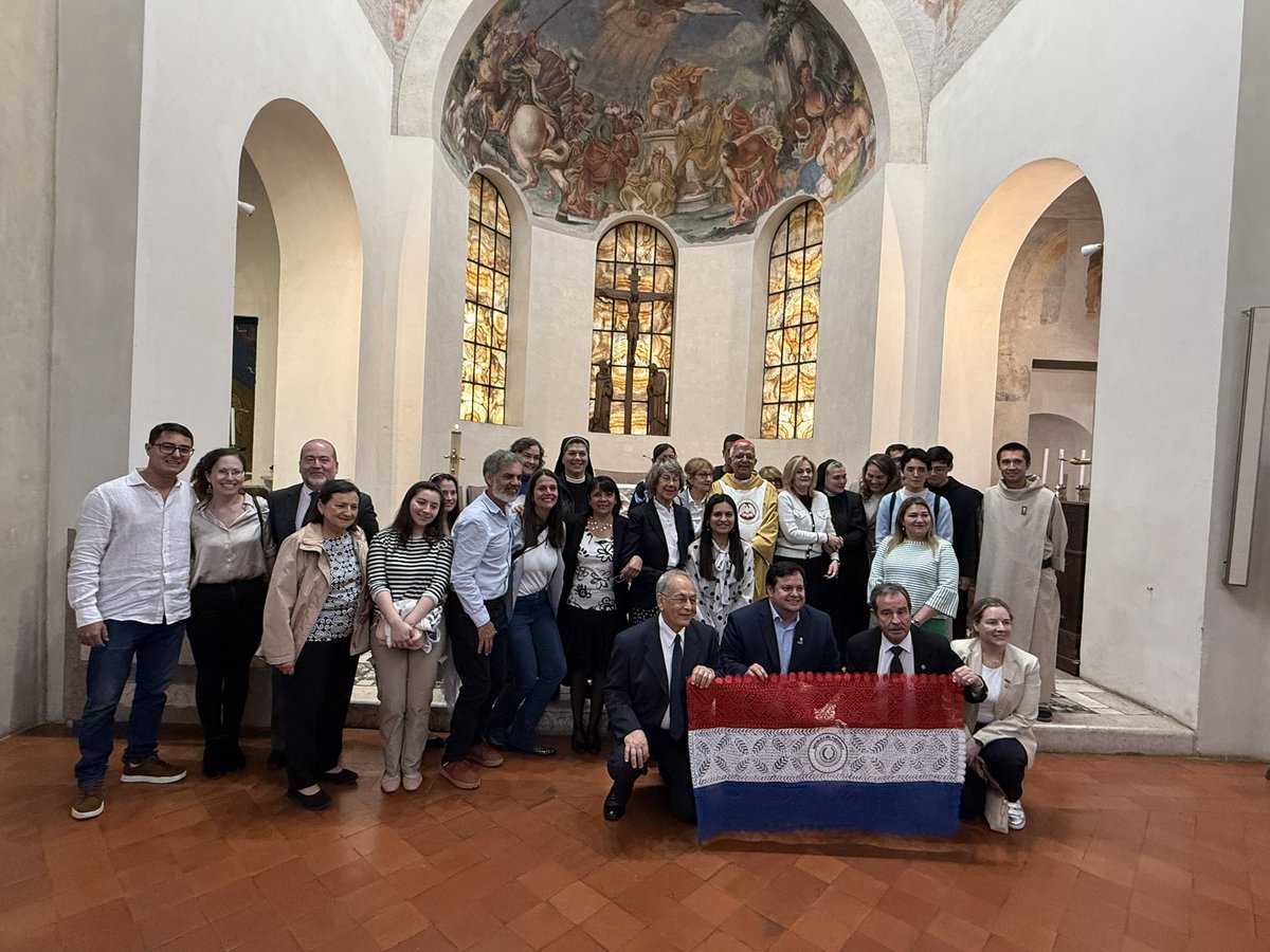monicafabiola91's tweet image. Hoy los cardenales no se reunieron en congregación, ya que tienen el domingo libre

El Cardenal Adalberto Martínez Flores celebró la Santa Misa en su iglesia titular, San Giovanni a Porta Latina, junto con la comunidad de paraguayos
