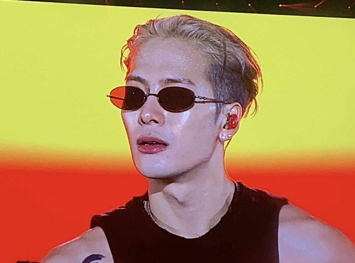 NoonWangXGOT7's tweet image. ขอบคุณที่เอา #GBAD มาโชว์ที่ไทย แจ็คสันเก่งมาก คนเดียวไฮป์แฟนๆ อยู่เลย และขอบคุณอากาเซ่ชาวไทยที่ส่งเสียง Just Gonna be a D!ck sometime แจ็คสันต้องภูมิใจมากแน่ๆ เพราะเพลงเขาถูกค้นพบและถูกได้ยิน เขาคงดีใจสุดๆ เลย ขอบคุณมากๆ คับ

#GOT7_NESTFESTinBKK
#JacksonWang #MAGICMAN2