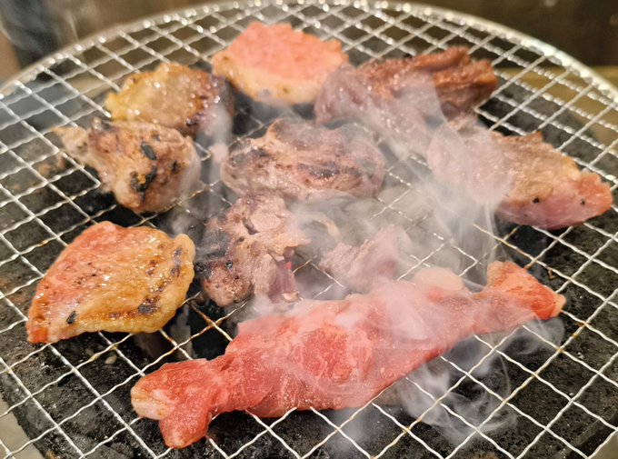 『うおォン 俺はまるで人間火力発電所だ』財力含む大人力の差で五郎さんに成れないコトはわかったので、食いっぷりだけでも倣うよ。一人打ち上げフォー!というか他人を巻き込まないから出来るコトよね、"旅の締めごはん"としてどうなのよ?!なのは僕にだって解る(;^-^A 