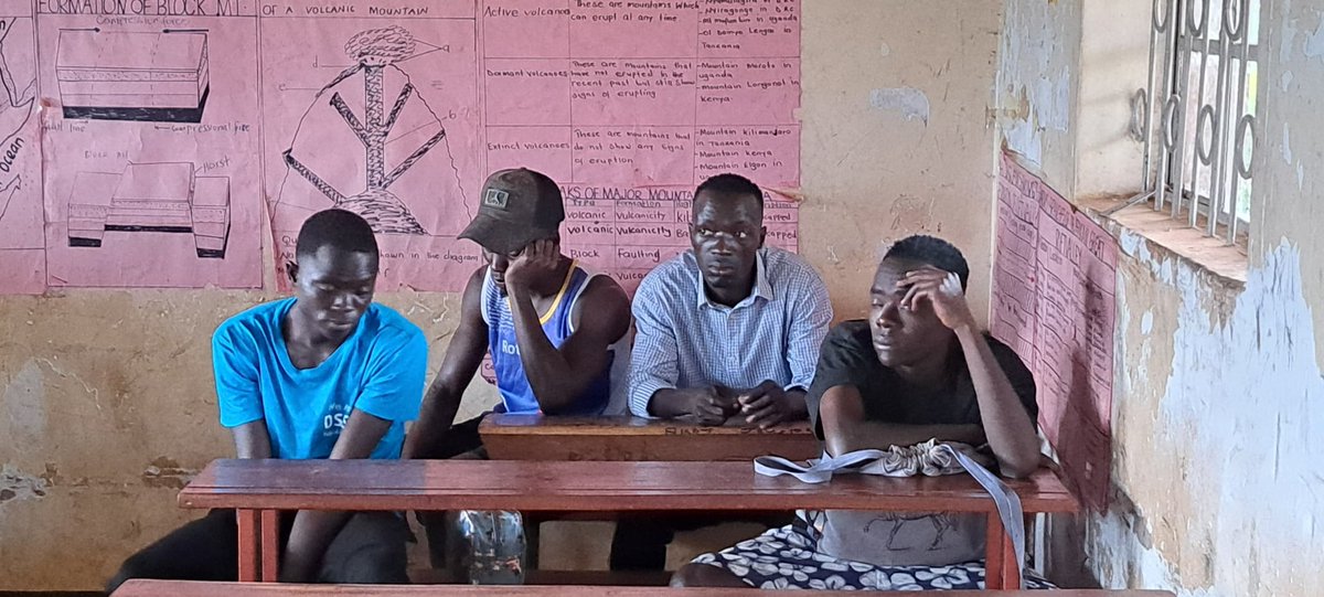 official_lccfc's tweet image. 📌📌 Team talk.

The coach is commissioning the  soldiers for the task ahead of them.

Amati Fc Vs LCCFC 

Kick-off: 3pm

#Lccfc
#LeeAger 
#MissionBigLeague