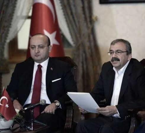 Önemli süreçlerde hep yapıcı roller üstlenen Meclis Başkan vekili değerli arkadaşım Sırrı Süreyya Önder’e Rabbimden rahmet diliyorum. Allah af ve merhametiyle muamele etsin inşallah…