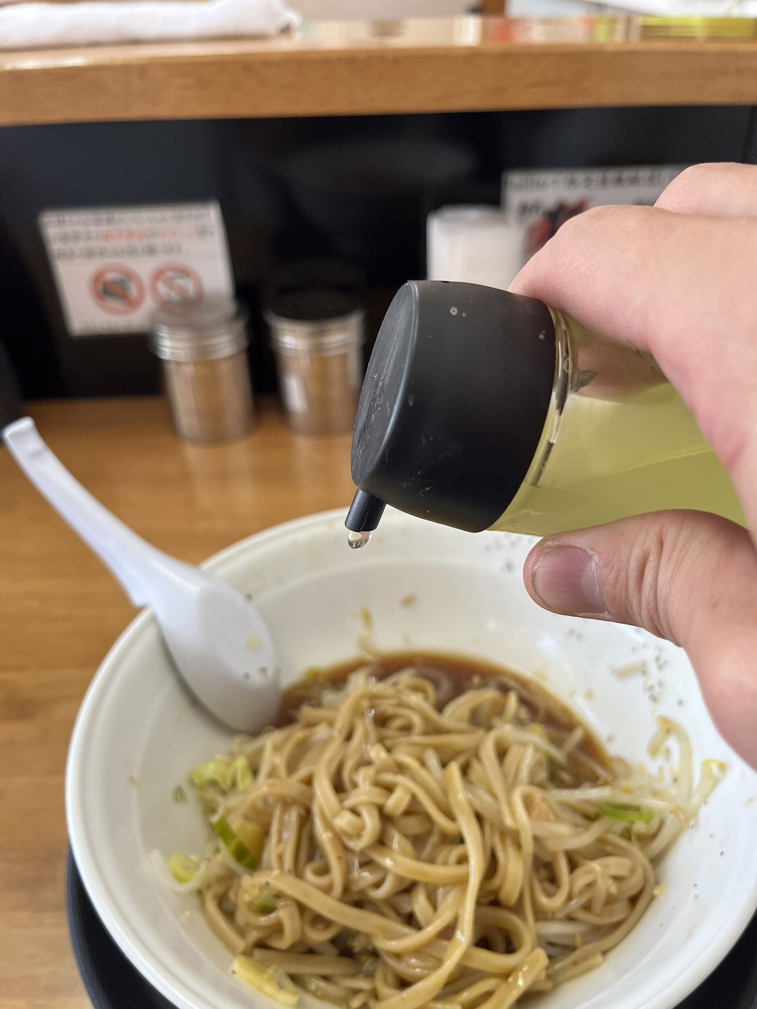 Amazon.co.jp: 神豚 ラーメン 2食 極厚神豚2枚付き 大分まるしげ
