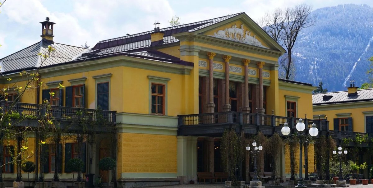 In Bad Ischl trifft man sich gern
Lieblingsziel von Kaiserin Sissi und der Prominenz
Mehr unter reisenundgolfen.de/?set=pages&p=r…
#badischl #salzkammergut #kaiserinsissi #helmutberger #romyschneider #franzlehar #cafezauner   #photooftheday #picoftheday #cute #photography #reisenundgolfen