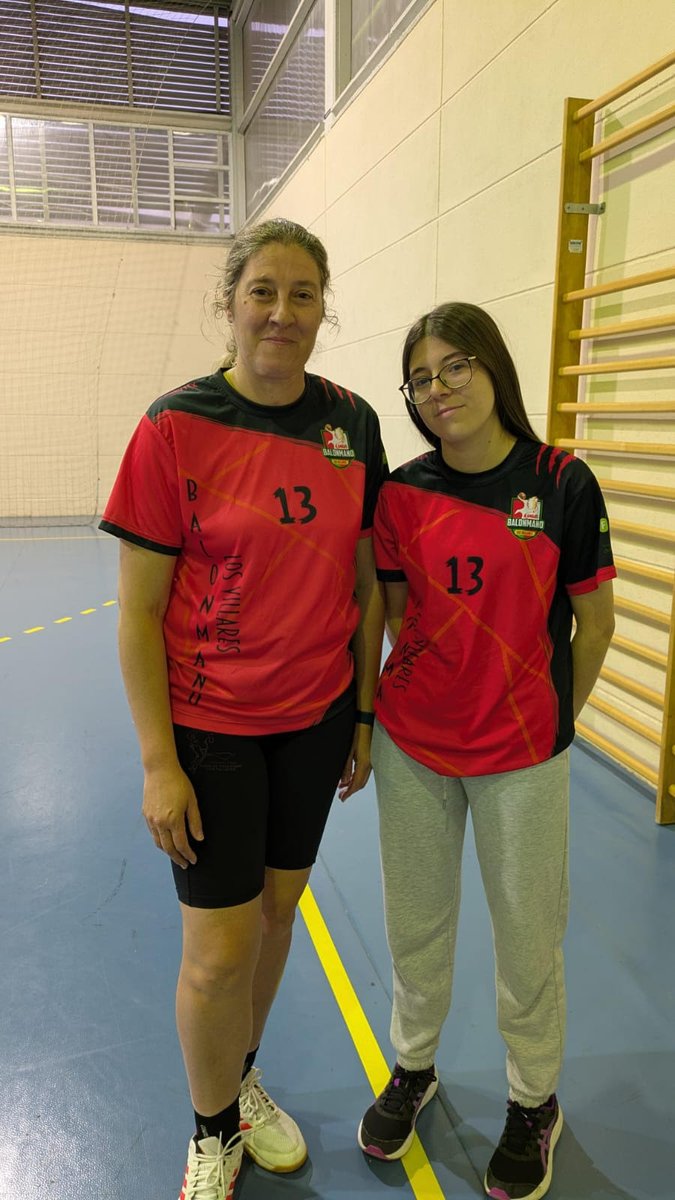 📸 Seguimos celebrando el #DíadelaMadre con <a href="/JaenFabm/">FABM Jaén</a>, que nos presenta a Susana Liébana acompañada de su hija, también llamada Susana 😁

🤝 Ambas están ligadas al C.A.B. Los Villares, siendo Susana (madre) tesorera del club desde hace más de una década 😱 Susana (hija) es