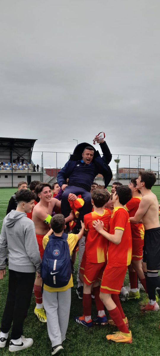 TEŞEKKÜRLER

U15 TAKIMIMIZ KANUNİ'Yİ 2-0 MAĞLUP EDEREK UZUN YILLAR SONRA PLAY-OFF GRUBUNDA 2. SIRAYI ALIP TEK NAMAĞLUP TAKIM OLARAK TRABZON'U TÜRKİYE ŞAMPİYONASI GRUPLARINDA TEMSİL ETME HAKKI ELDE ETTİ.

TEBRİKLER ÇOCUKLAR..