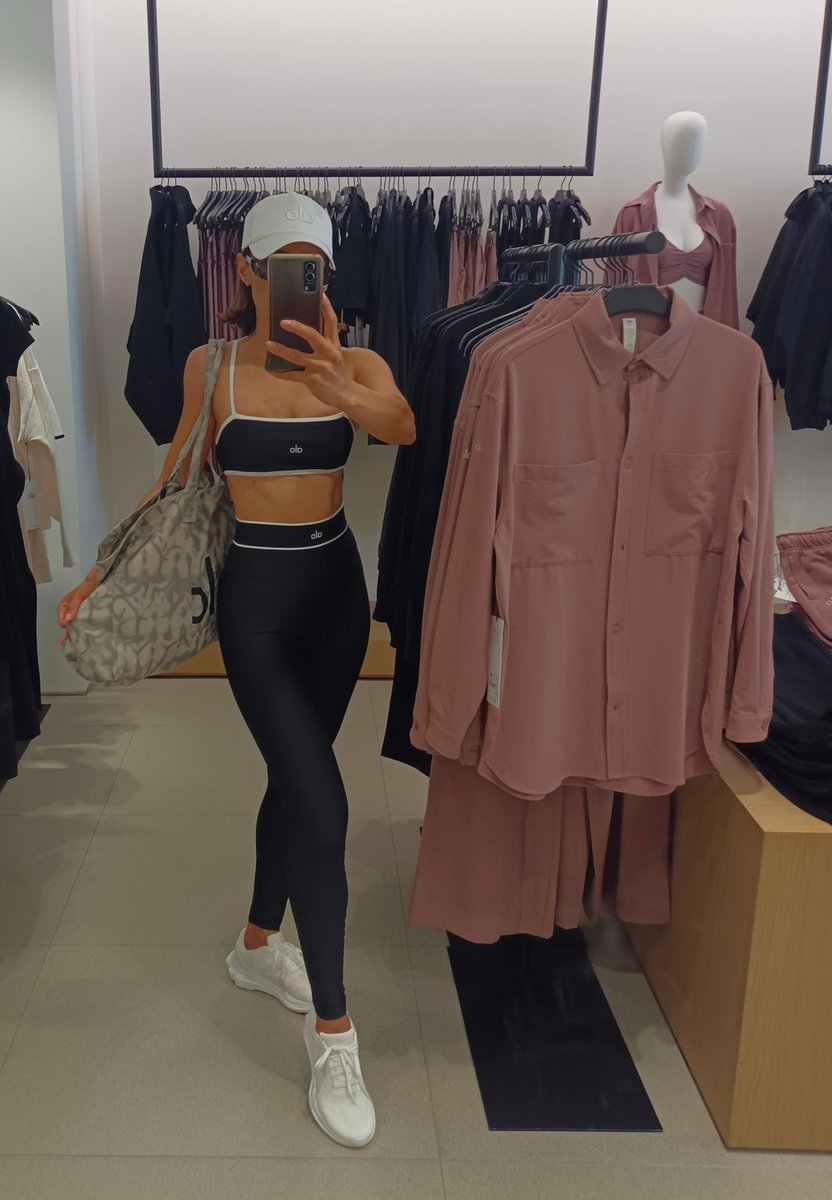 ʙ ᴀ ᴡ ɪ ♔ tweet media