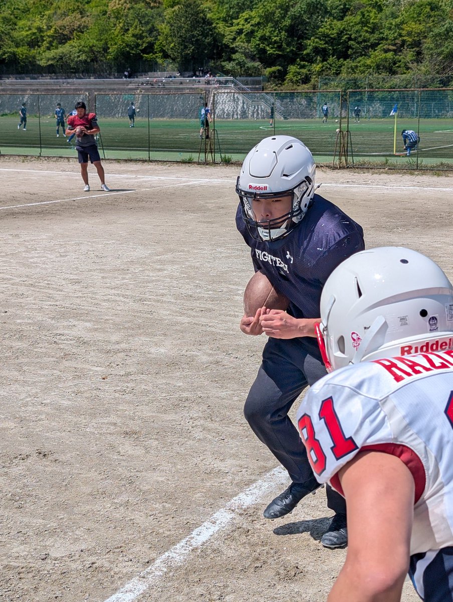 【快晴の練習】
いつもお世話になっている大阪教育大学にて、試合に向けたダミーチームとして練習してきました!!
未経験者の方も早速防具を準備したという事で、ヒットやらタックルやらを体験してもらいました

春の初戦は5/18
長浜ドーム
飛び入り参加可能なので興味がある方は連絡お待ちしています♥