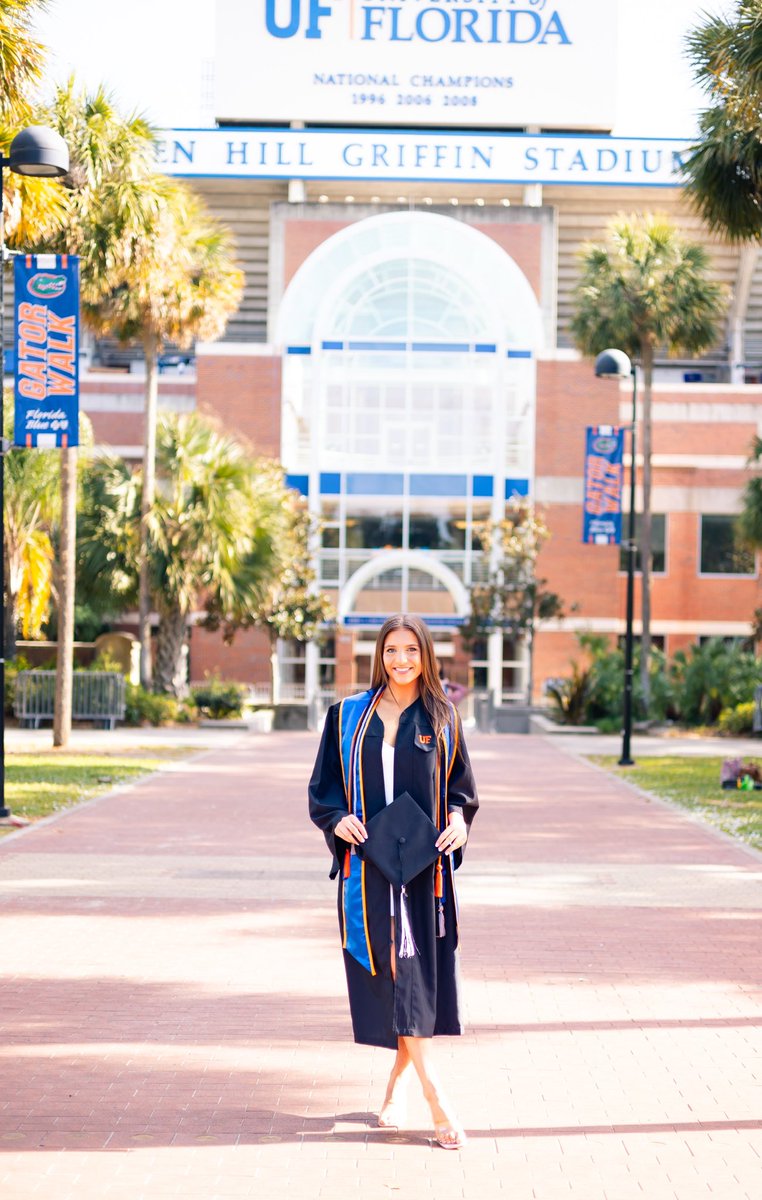 _alison_eva_'s tweet photo. #UFgrad WE ARE SO PROUD OF YOU MARLEY! WE LOVE YOU! https://t.co/ORJuTPQp41