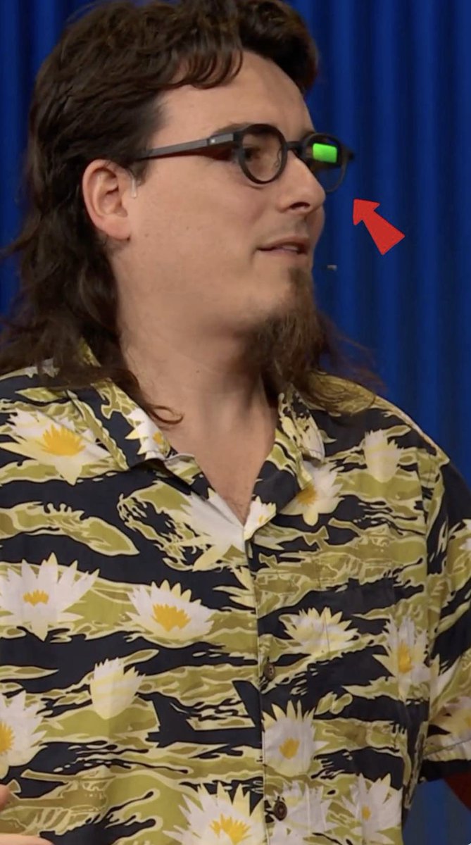 🚨 CEOs now wear AI glasses that whisper exactly what to say.

→ Looks like normal glasses
→ AI teleprompter
→ nail pitches, speeches, press — no second chances needed

Here's everything you need to know: