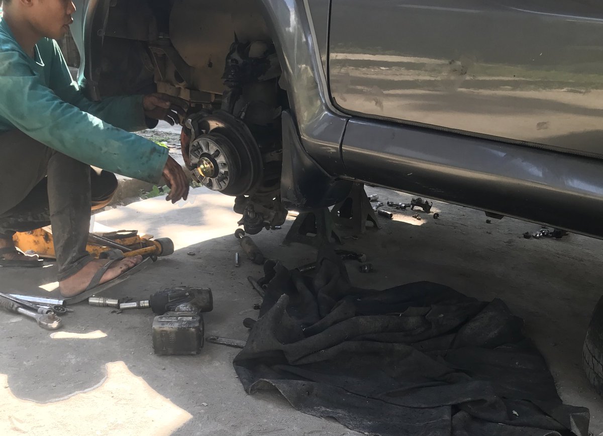 AdiMarcellino's tweet photo. Service total. Bini sampe ngomel “di pendekin lagi, ganti velg lagi!!!” Wkwkwkwk https://t.co/XZ5KmzLpaC