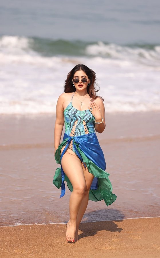 GqGoTVmbIAAAWmF?format=jpg&name=900x900