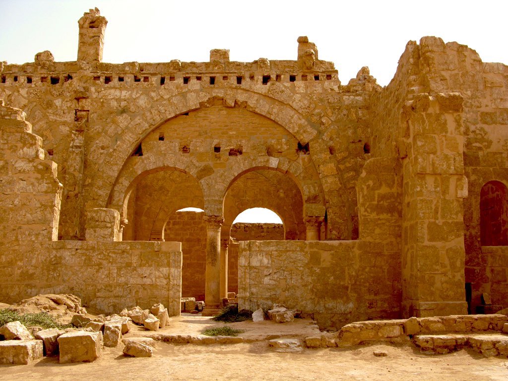 #الرصافة : يعود تاريخ الموقع إلى القرن التاسع قبل الميلاد، تقع المدينة اليوم جنوب غرب محافظة #الرقة في #سورية، الصورة من عام ٢٠٠٨.