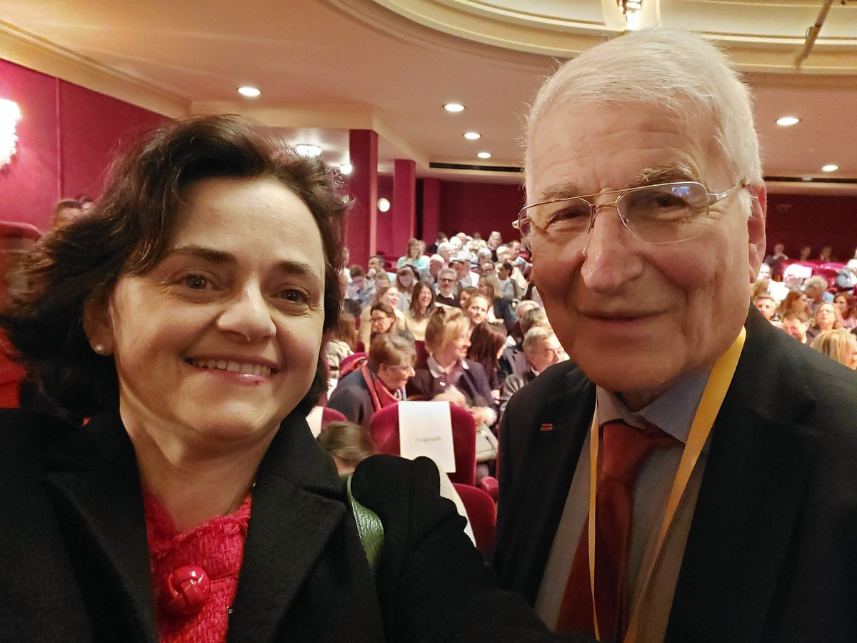 J’ai assisté à la soirée caritative « Chers Parents » soutenant la création de 15 maisons et 436 places à Bruxelles par l'asbl Constellations. Merci à Claude Meyer et à son équipe, pour son engagement  auprès des personnes en situation de handicap. 🙏💙  #Handicap #Bruxelles