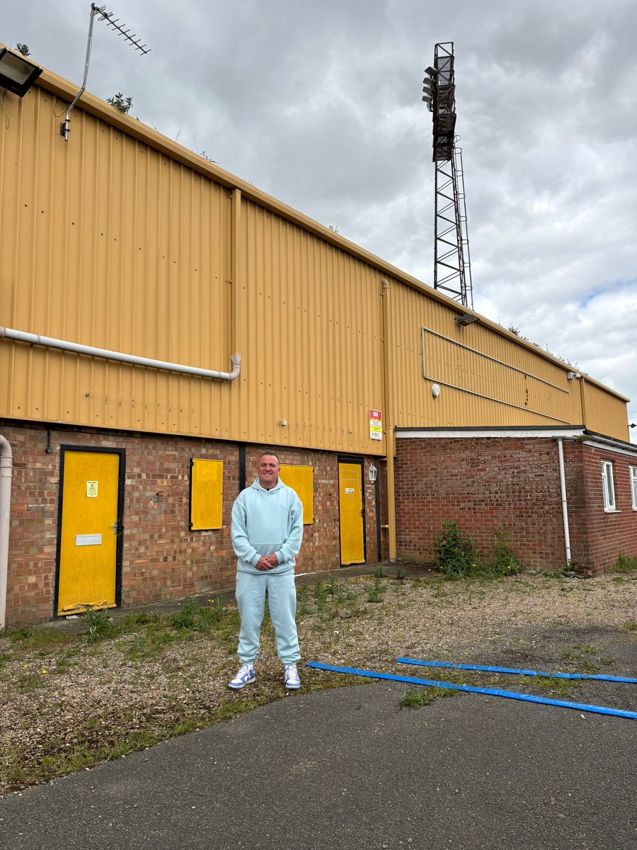 When your coming home you have to visit the old girl <a href="/bostonunited/">Boston United</a>  🧡🖤❤️