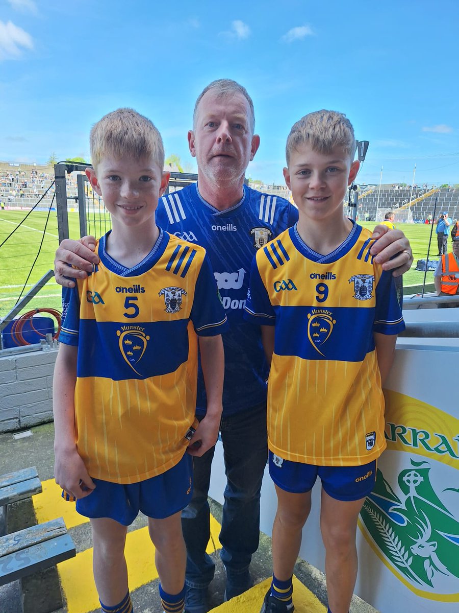 Dónal Ó hAiniféin (@anuamhain) on Twitter photo Comhgháirdeachas le Enda <a href="/gmcinis/">Gaelscoil Mhíchíl Cíosóg</a> agus Eoin <a href="/ennisns/">Ennis NationalSchool</a> atá ag imirt sa <a href="/MunsterGAA/">Munster GAA / Comhairle na Mumhan</a> Primary Game inniu i gCill Áirne..<a href="/CLGEireOgInis/">CLG Éire Óg Inis</a> Abú <a href="/MunGAABunscol/">Munster Cumann na mBunscol</a> <a href="/cnambanchlair/">CnambunscolanChlair</a> Comhgháirdeachas le Enda <a href="/gmcinis/">Gaelscoil Mhíchíl Cíosóg</a> agus Eoin <a href="/ennisns/">Ennis NationalSchool</a> atá ag imirt sa <a href="/MunsterGAA/">Munster GAA / Comhairle na Mumhan</a> Primary Game inniu i gCill Áirne..<a href="/CLGEireOgInis/">CLG Éire Óg Inis</a> Abú <a href="/MunGAABunscol/">Munster Cumann na mBunscol</a> <a href="/cnambanchlair/">CnambunscolanChlair</a>
