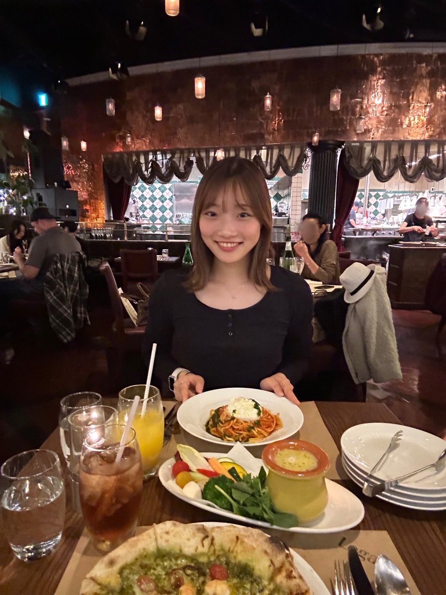 部員紹介6人目

【名前】　山﨑舞美 (SNS担当)
【学部学年】　商学部商学科2年
【誕生日】　2005.10.26
【所持級】　7級
【趣味や特技】　さんぽ、アラームがなる前に起きる
【得意なエレメンツ】　ダブルアクセル
【一言】　大好きなスケートをできる幸せを噛みしめながら、日々頑張ります！