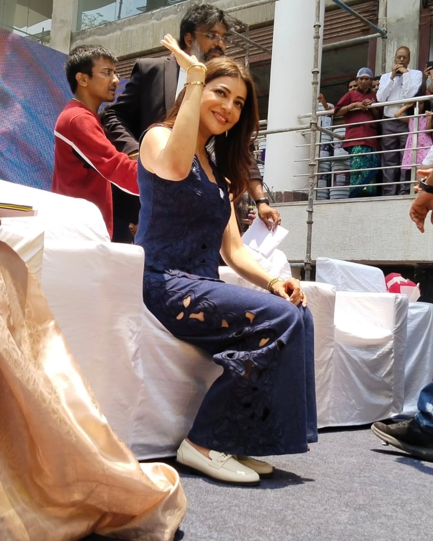 GqGrJsDakAA1mlu?format=jpg&name=large