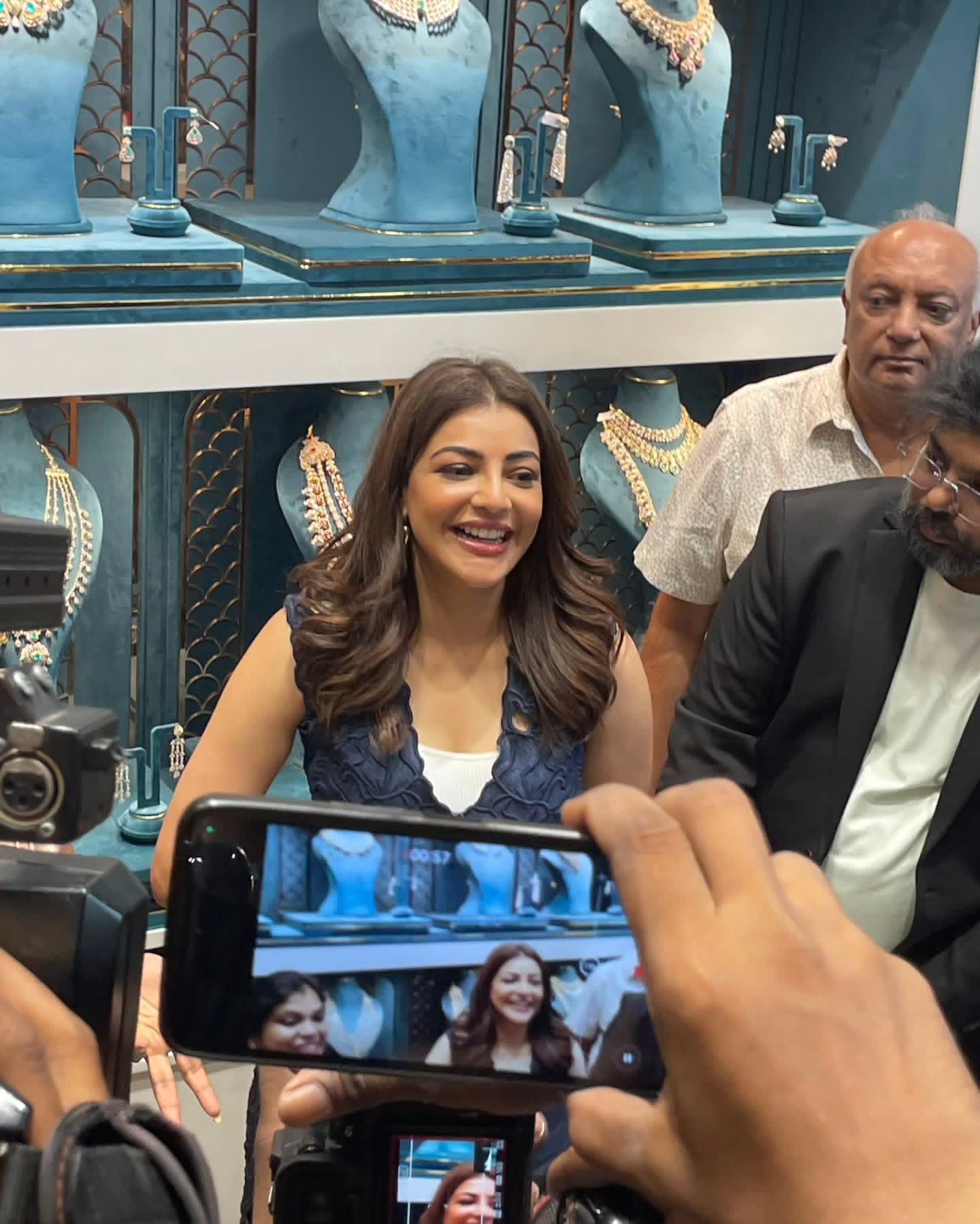 GqGrJyxbkAAeG0t?format=jpg&name=large