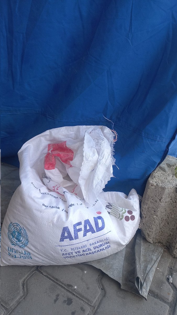 malakjamil20's tweet image. We're out of flour!
This was our last flour , and there's not a single bit of flour left at tent. 
A bag of flour now costs 400$, and things are really tough.
If anyone can help us in any way. 
Your support is what’s keeping us going💔🥹
chuffed.org/project/130168…