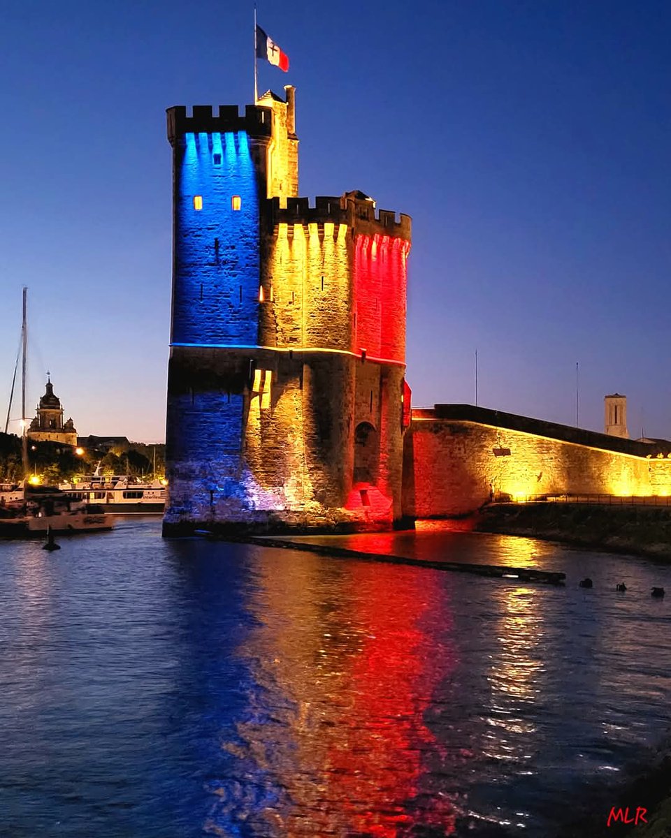 Les tours de La Rochelle, illumination durant le mois de mai pour la libération ! Magnifique 🤩