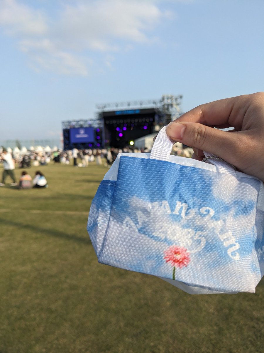 JAPANJAM2025
アンジュルムは前方エリア当たって
7列目のドセンで見ることができて感無量🥹
BEYOOOOONDSもドゥディダン聴けて
楽しすぎてあっという間だった！！
記念に1回ガチャガチャしたらレアゲット✌🏻