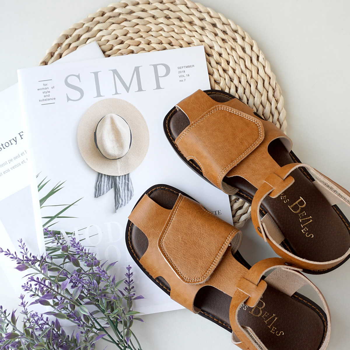 ＼ 誰でもフィット ／
ぴったり調整できるサンダル✨

甲の高さや横幅を面ファスナーで簡単に調整できます。

「左足の甲だけ少し高くて、いつも左だけキツく感じる…」

そんな左右差が気になる方にもお勧めです。

品番：DAIYA
サイズ：22.0～26.0cm相当
belle-co.jp/c/flatsandals/…